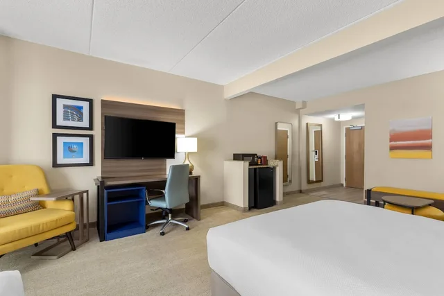 غرفة بسريرين كوين مع أريكة لذوي الإعاقة، Comfort Suites Near Universal Orlando Resort 3/9