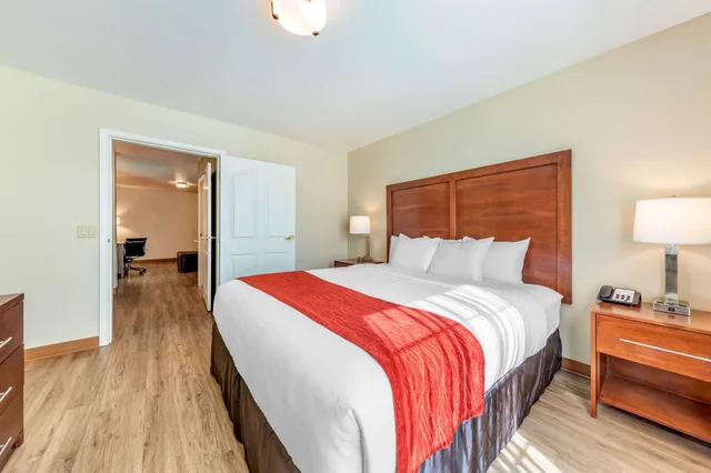 جناح بسرير كينج مع أريكة، Comfort Inn & Suites Lancaster Antelope Valley 6/10