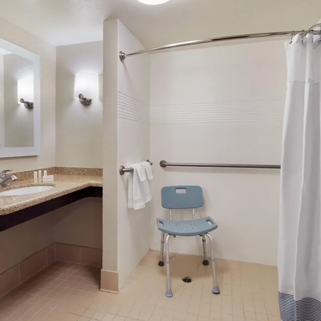 استوديو سوبيريور بسرير كينج مع أريكة، TownePlace Suites Midland 7/8