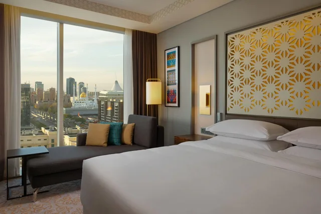 Guest Room, Deluxe, King Bed, Sheraton Astana Hotel 3/8