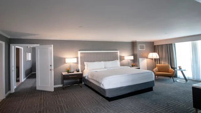 جناح ديلوكس بسرير كينج، InterContinental Kansas City at the Plaza 3/6