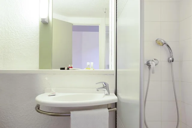 Room, Triple, Multiple Beds، Ibis Budget Hyeres Centre Ville 4/4