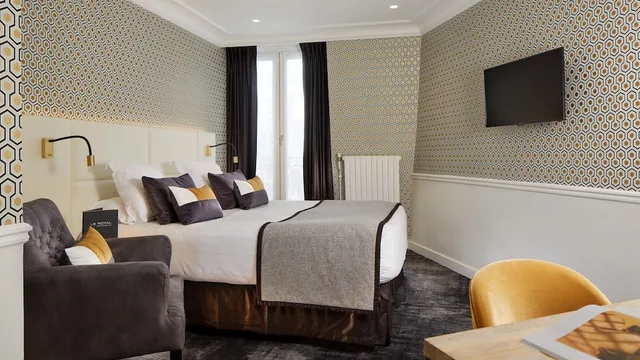 جناح جونيور رباعي بأربعة أسرّة، Le Royal Hotel 7/10