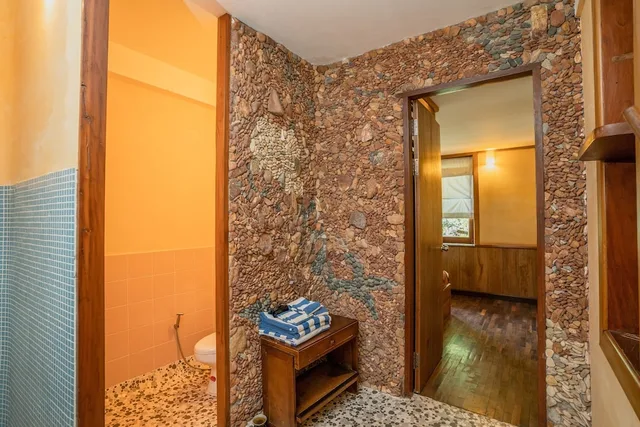 Private, Wooden, Cottage, 2 King Beds، Veranda Natural Resort 1/1