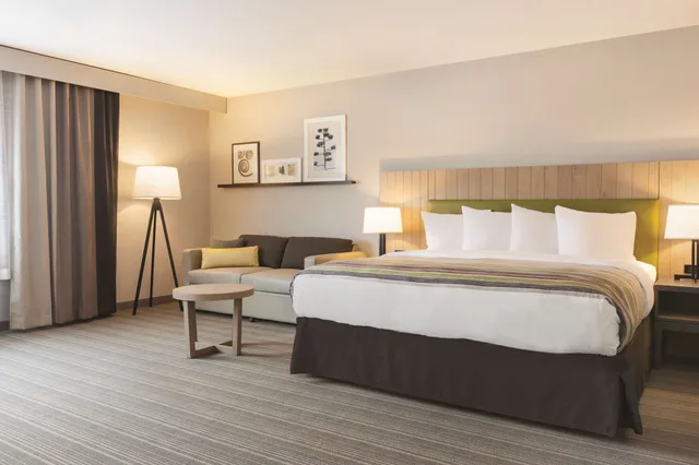غرفة بريميوم بسرير كينج، Country Inn & Suites by Radisson, Ocean City, MD 1/3