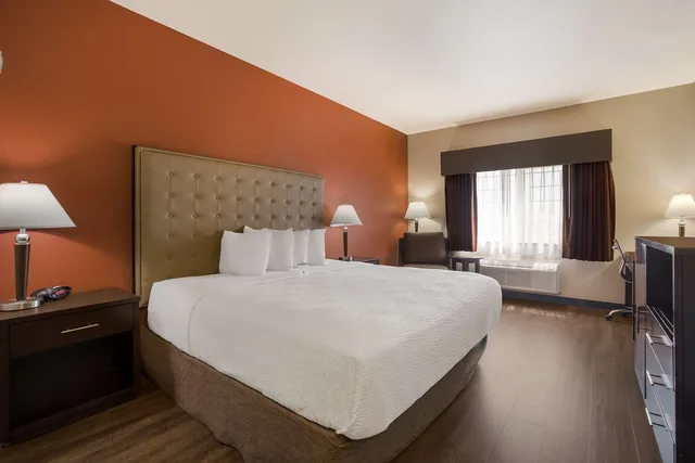 غرفة بسرير كينج لذوي الإعاقة، Best Western Northwest Lodge 3/4