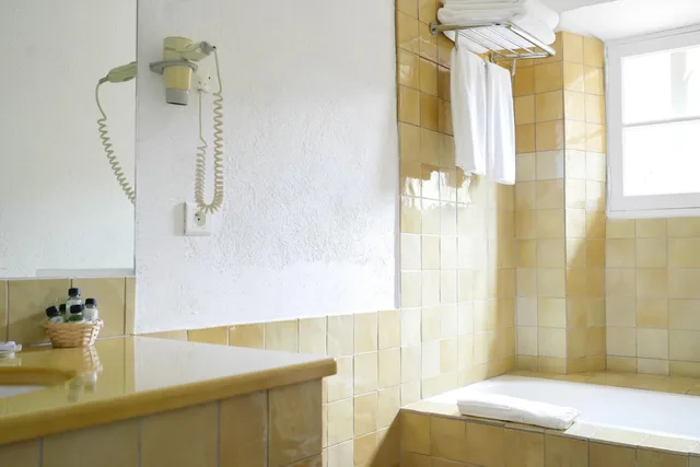 غرفة قياسية بسرير مزدوج، Hotel La Figuiere 2/2