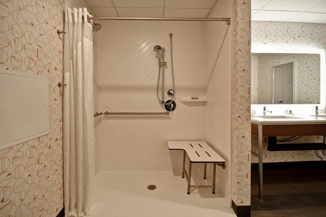 Room, King Bed, Holiday Inn Lancaster 5/5