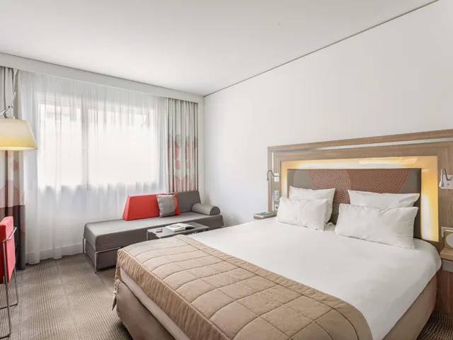 غرفة سوبيريور بسرير كوين، Novotel Lugano Paradiso 1/6