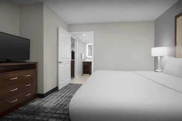 Deluxe, King Bed, Homewood Suites by Hilton San Jose Airport-Silicon Valley 2/7