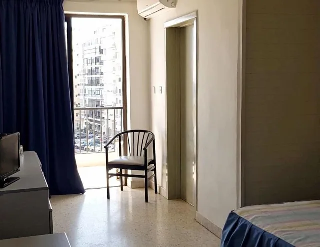غرفة بسرير مزدوج بإطلالة على البحر، Roma Hotel 1/2
