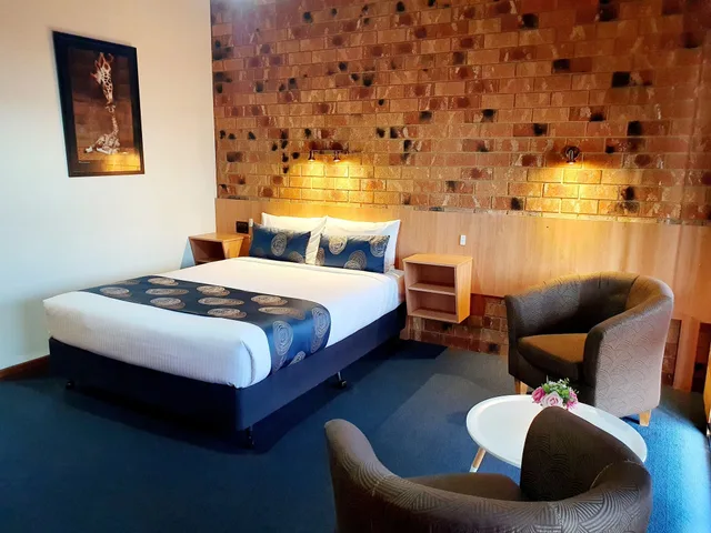 Spa, Deluxe, Studio, Queen Bed, Werribee Park Motor Inn 1/5