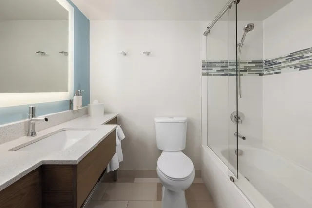 غرفة قياسية بسرير كينج لذوي الإعاقة، EVEN Hotel Rockville Washington DC Area 8/10