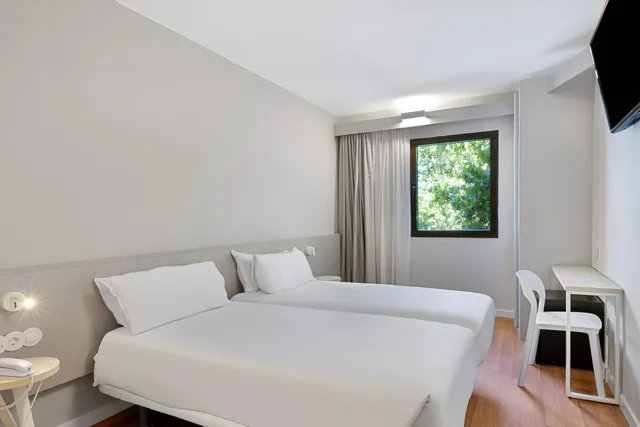 Twin Room, B&B HOTELS Zaragoza Centro 3/4