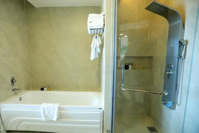 غرفة ديلوكس بسرير مزدوج بإطلالة على البحر، Orson Hotel and Resort Con Dao 4/4
