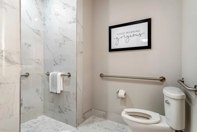 غرفة بسرير كينج مع أريكة لذوي الإعاقة، Cambria Hotel Austin Uptown near the Domain 7/8