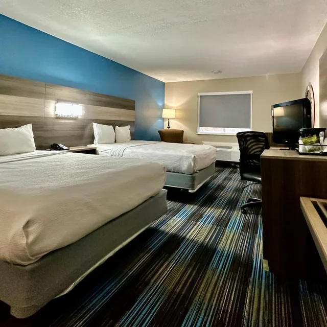 Deluxe, Queen Bed, Accessible, Baymont by Wyndham Kansas City KU Medical Center 4/5