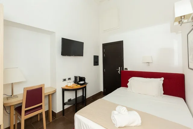 Economy, Double Bed, Small, SUITINN 19 HOTEL 2/4