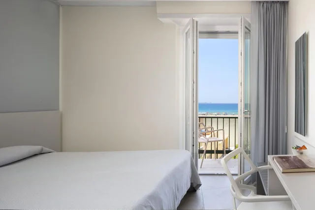 غرفة سوبيريور بسرير مزدوج أو سريرين منفصلين بإطلالة على البحر، Hotel Al Gabbiano 2/6