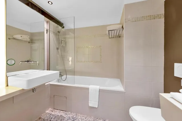 غرفة بريفيليج بسرير مزدوج بإطلالة على الحديقة، Hotel Beau Rivage 3/3