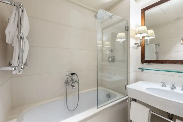 Gallery, Prestige, King Bed، Gallery Art Hotel 9/10
