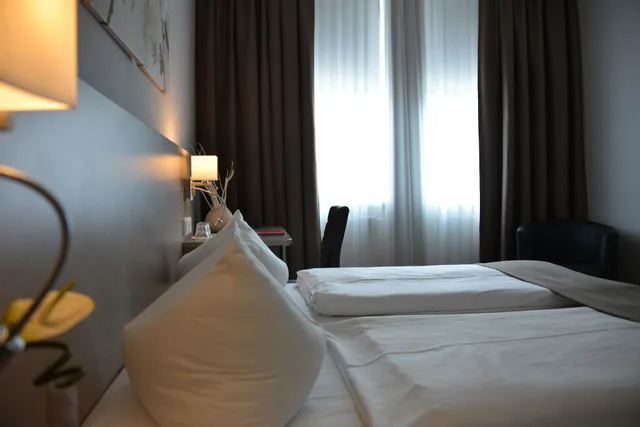 Budget, Twin Beds, No Elevator, Annex، Arthotel Munich 9/10
