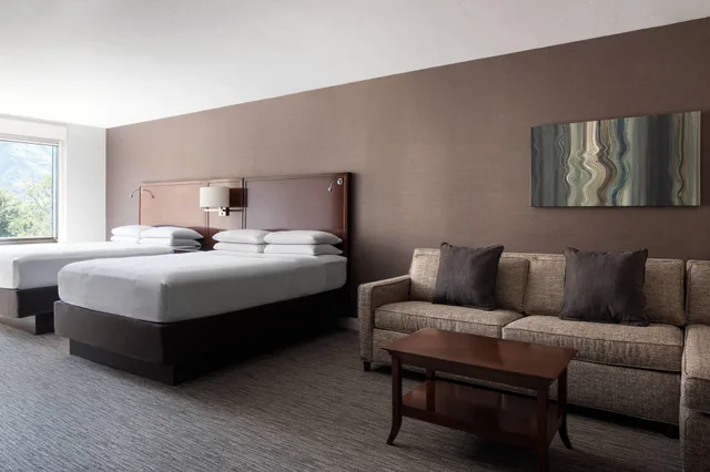 غرفة بسريرين كوين مع أريكة، Provo Marriott Hotel And Conference Center 1/2