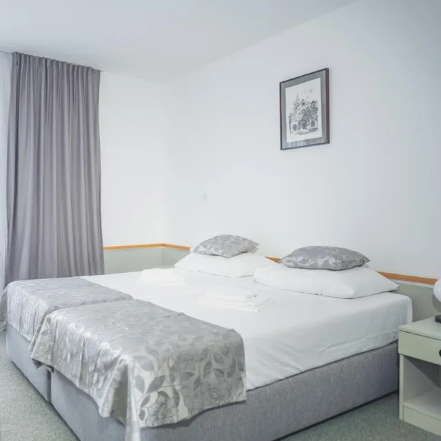 غرفة اقتصادية بسرير مزدوج أو سريرين منفصلين بشرفة، Hotel Miran Pirovac 2/10