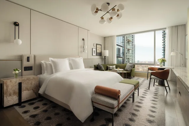 غرفة سوبيريور بسرير كينج، Four Seasons Hotel Toronto 2/5