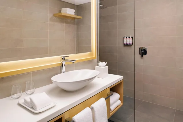 Premium, Single Bed, Beach and Pool View، Movenpick Resort Al Marjan Island 7/9