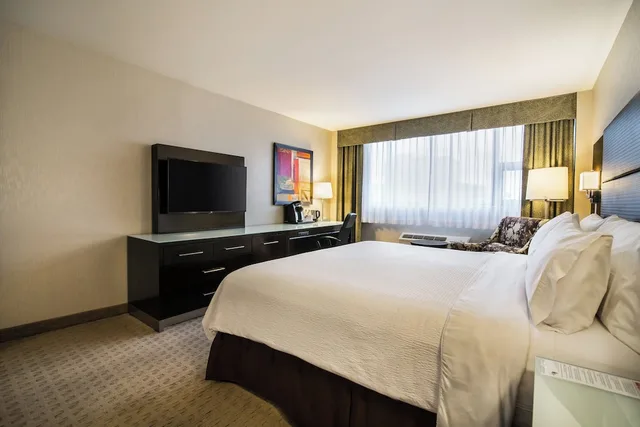غرفة قياسية بسرير كينج، Holiday Inn Vancouver Centre 4/7