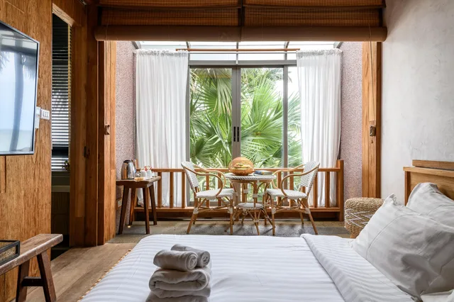 2 Bedrooms, Suite, 2 King Beds, Beach Front, Indoor Pool، La a natu Sam Roi Yot 1/1