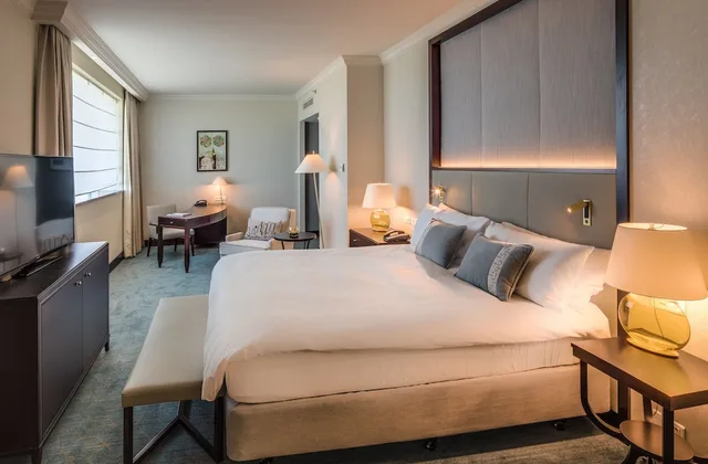 Classic, King Bed, Palace View, Club Lounge Access، Intercontinental Warsaw 5/10
