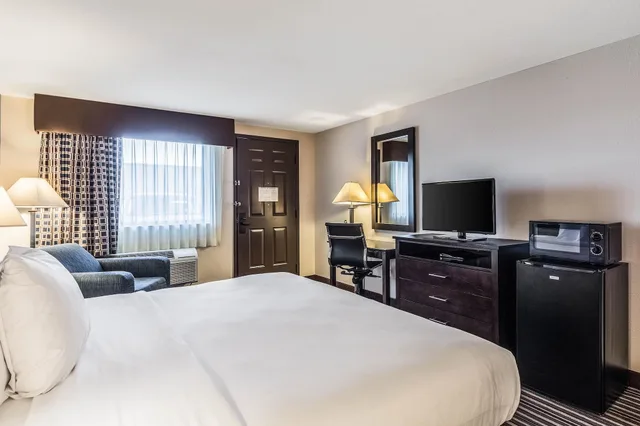 غرفة بسرير كينج لذوي الإعاقة، Quality Inn and Suites Round Rock Austin North 1/6