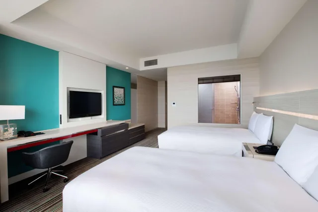 Guest Room, Twin Beds, Garden View, Hilton Okinawa Chatan Resort 3/5
