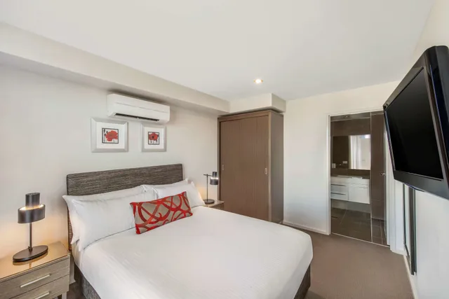 غرفة تنفيذية بسرير كينج بغرفة نوم واحدة، Adina Serviced Apartments Canberra Dickson 1/3