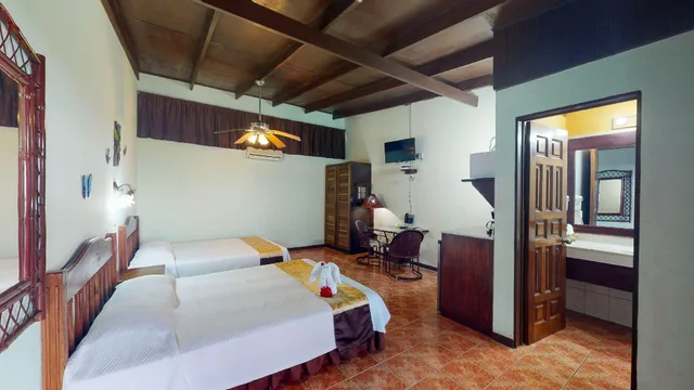 غرفة قياسية بمطبخ صغير، Arenal Lodge 1/4
