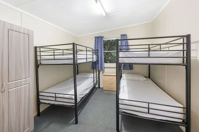 كابينة بسريرين مزدوجين وأسرّة بطابقين، Reflections Holiday Parks Burrinjuck Waters 4/5
