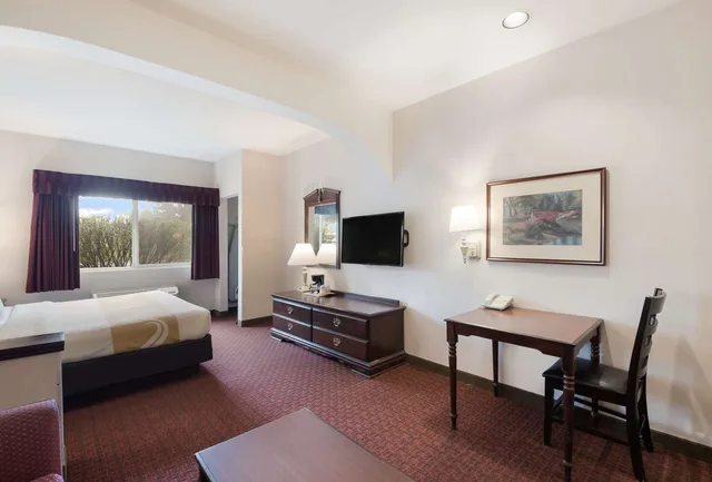 جناح بسرير كينج، Quality Inn Grand Suites Bellingham 3/4