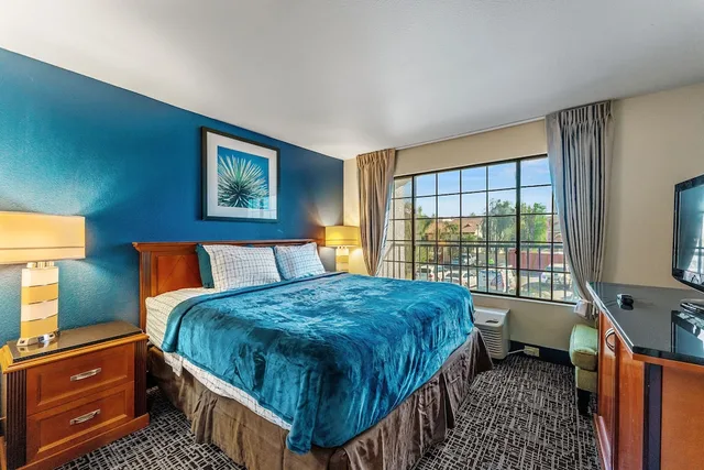 شقة سكنية بزنس بسرير كينج مع أريكة، Metro Tempe Extended Stay 1/1