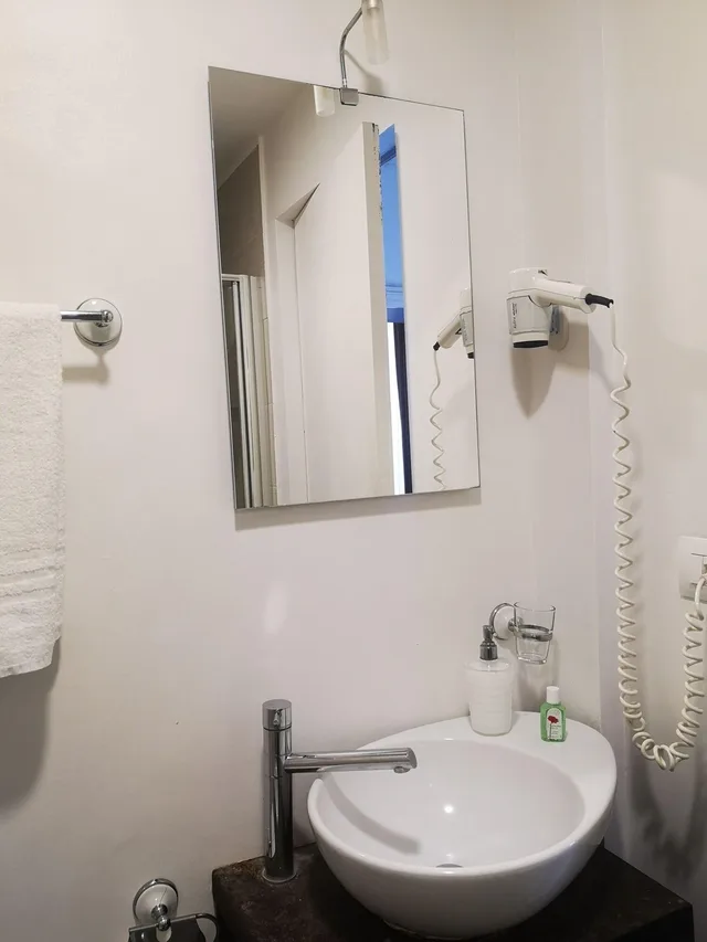 جناح جونيور، Hotel Valentino 5/5