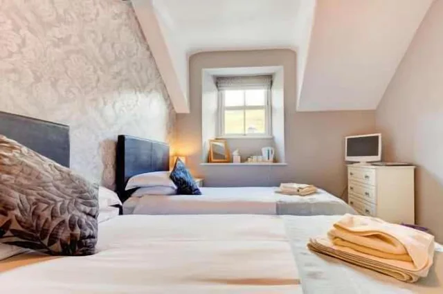 غرفة عائلية ثلاثية بسرير مزدوج وسرير فردي، Lyndale Guest House 4/5