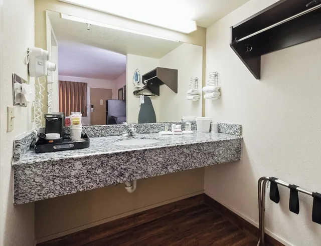 غرفة ديلوكس بسرير كوين للمدخنين، Red Roof Inn Oklahoma Airport - I-40 W/Fairgrounds 5/5