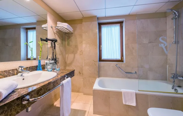 Family, Twin Beds, Sofa, Tryp Vielha Baqueira 5/9