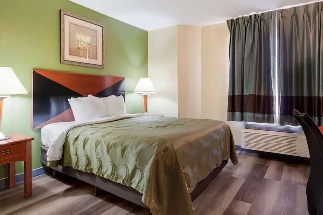 غرفة قياسية بسرير كوين، Quality Inn Baytown - Houston East 1/4