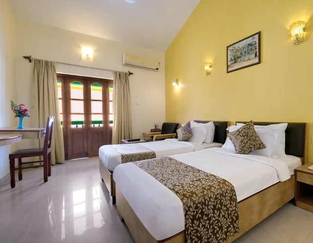 غرفة بسرير كينج بإطلالة على المسبح، Spazio Leisure Resort 1/8