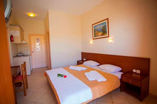 غرفة قياسية بسرير كوين بإطلالة على الحديقة، Loukas Hotel &amp; Apartments 2/10