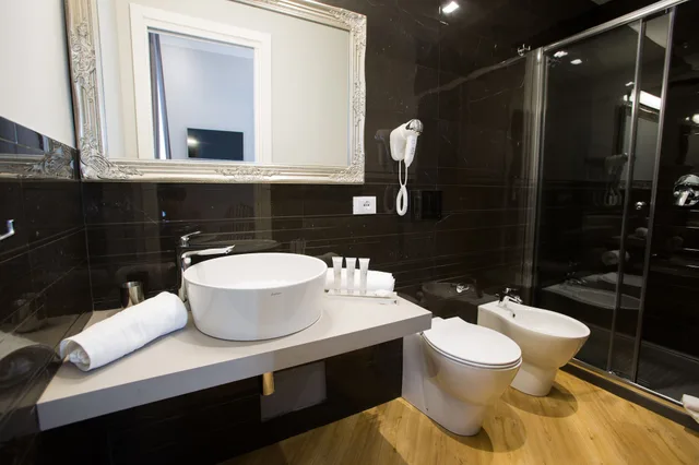 جناح بسرير كوين بحوض جاكوزي، Ara Suite 5/5
