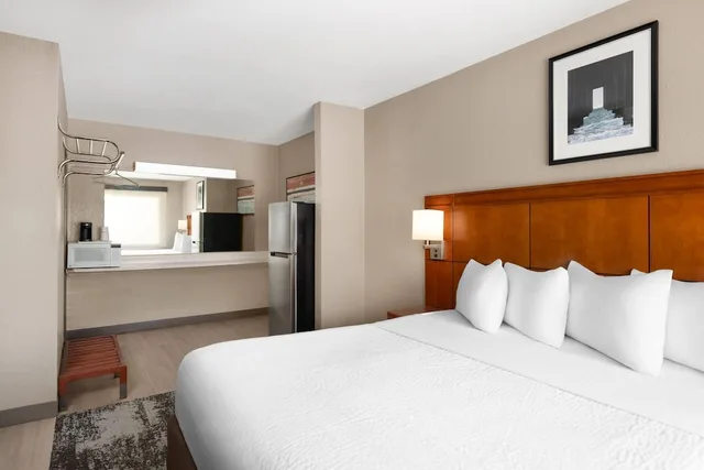 غرفة بسرير كينج، Travelodge by Wyndham Parker 2/7