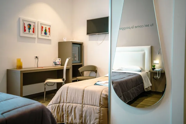 Comfort, 1 Queen and 1 Single Bed, Hotel Bruman Salerno 4/7
